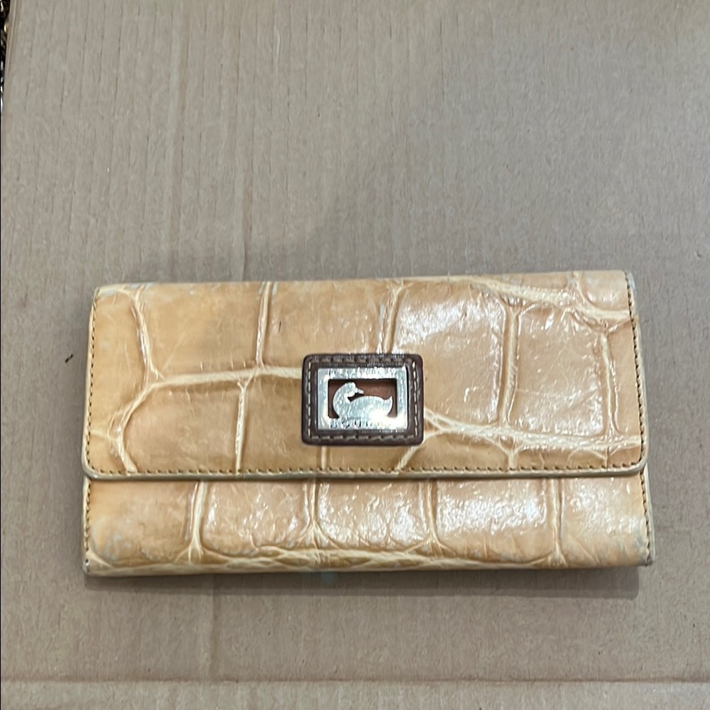 DOONEY AND BOURKE Elegant Cream Crocodile-Embossed Women's Wallet